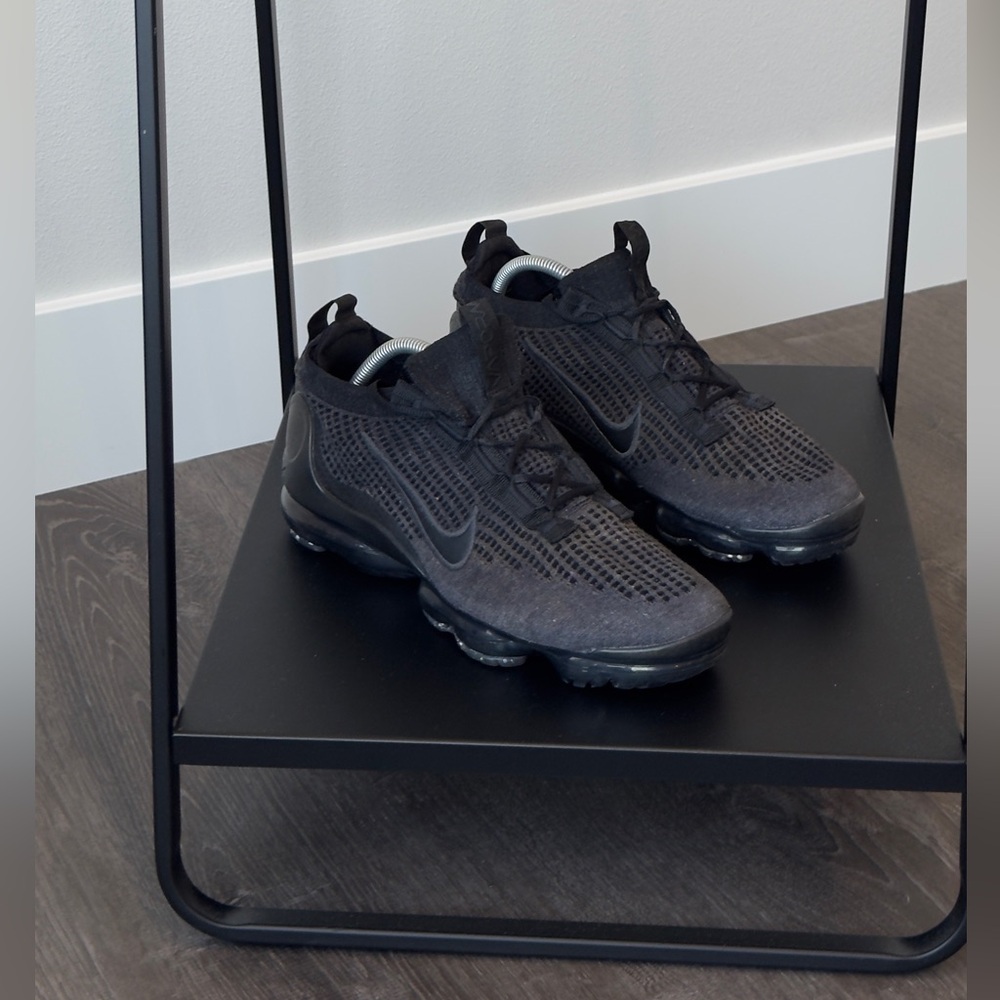 Nike Men's Black Mesh Athletic Shoes